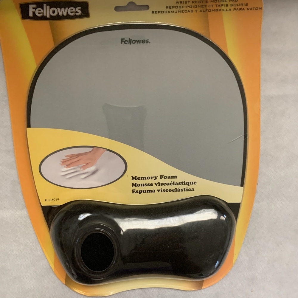 NWT Fellowes Memory Foam Mouse Pad with Wrist Rest